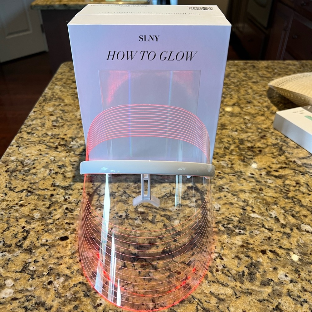 Solaris Laboratories NY How To Glow 3 Color LED Light Treatment Mask